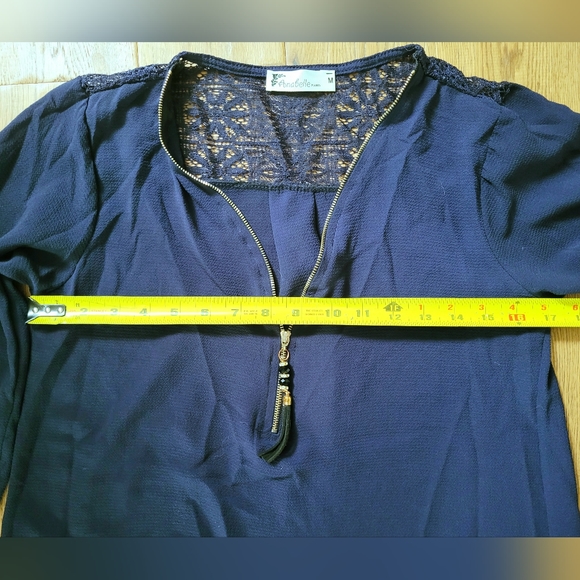 Sm NWOT Blue Geo-Lace Zip-Front Hi-Low Top - Picture 4 of 5